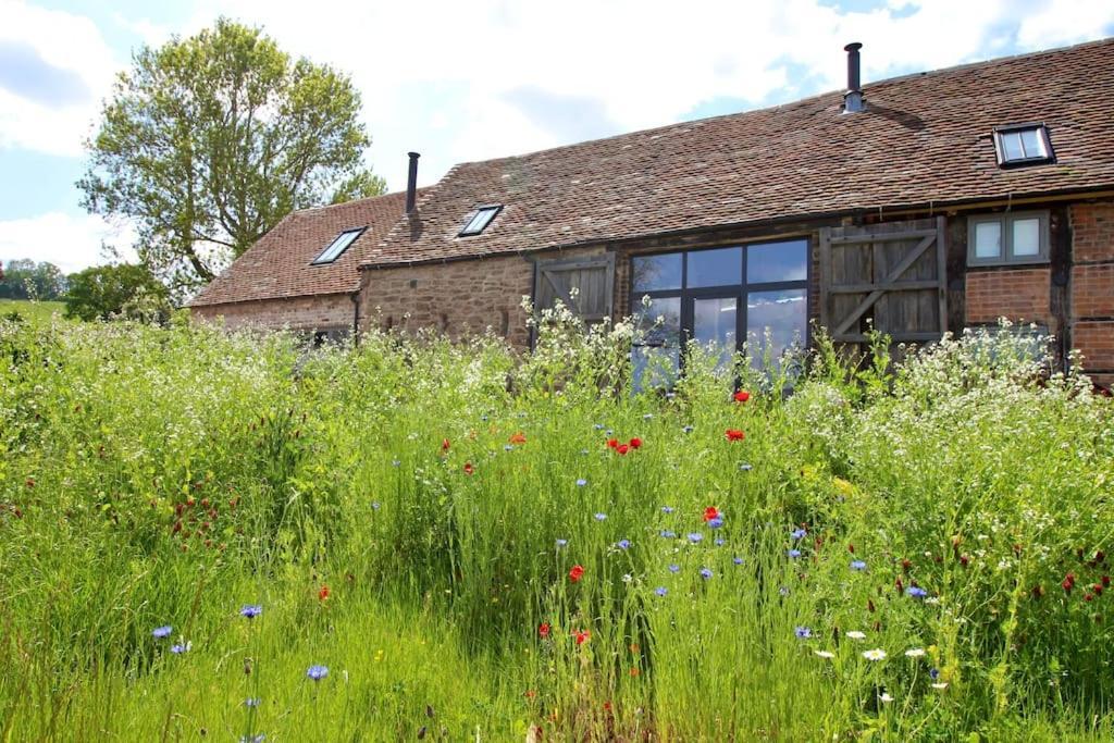 The Cart House - Beautiful Contemporary Barn - Hot Tub Apartment Bridgnorth Exterior photo